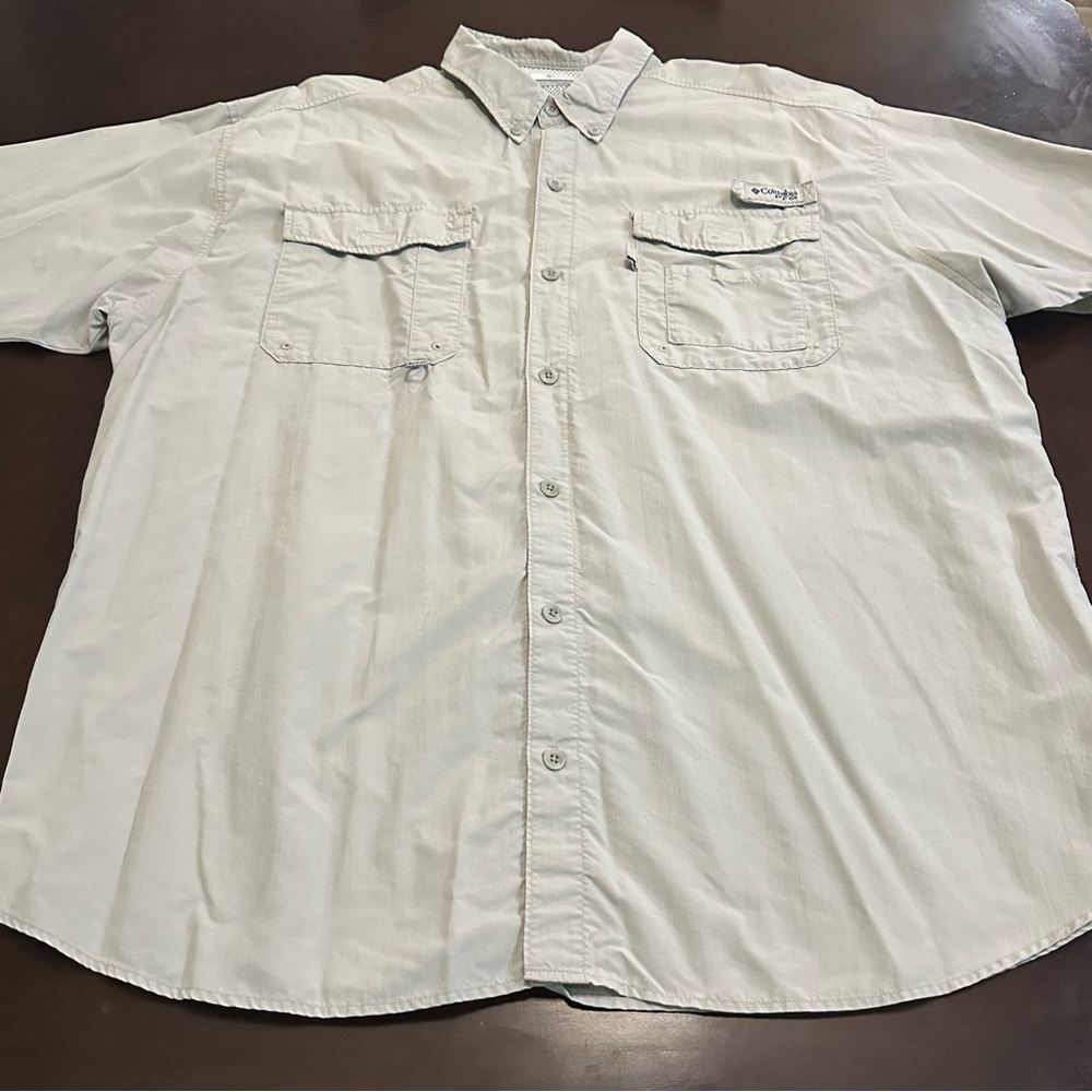 Columbia Men's Light Tan Shirt